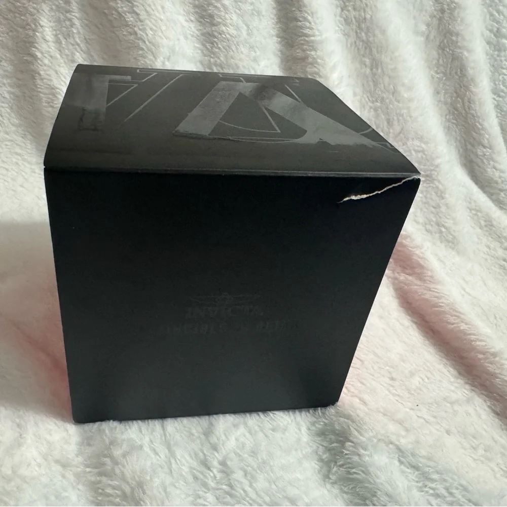 Invicta nwt small